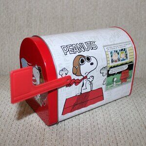3/$55โค๏ธlike new 2019 Peanuts Snoopy Metal Tin Mailbox with Red Flag Mail Box